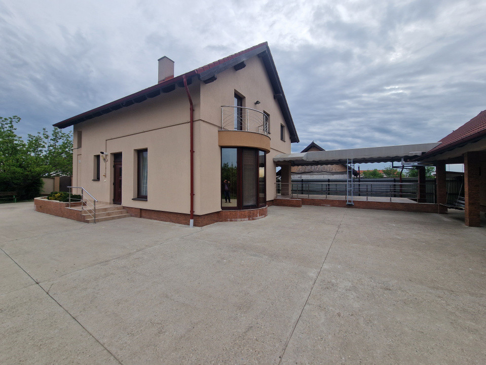 Casa individuala de vanzare cu 5 camere si teren de 2543 mp - Izvin 7, foxfort.ro