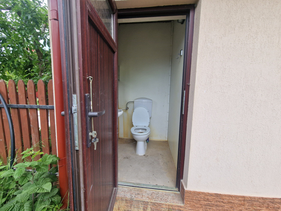 Casa individuala de vanzare cu 5 camere si teren de 2543 mp - Izvin 10, foxfort.ro