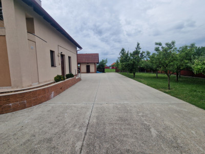 Casa individuala de vanzare cu 5 camere si teren de 2543 mp - Izvin imagine mica 2, foxfort.ro