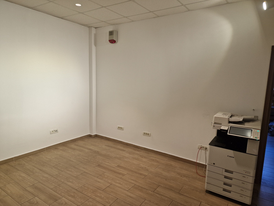 Spatiu comercial cu 16 incaperi - zona Mehala 2, foxfort.ro
