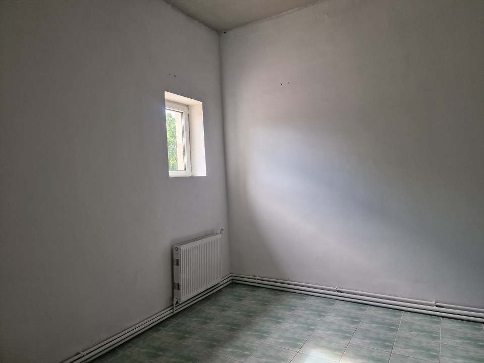 Spatiu comercial cu 16 incaperi - zona Mehala 10, foxfort.ro