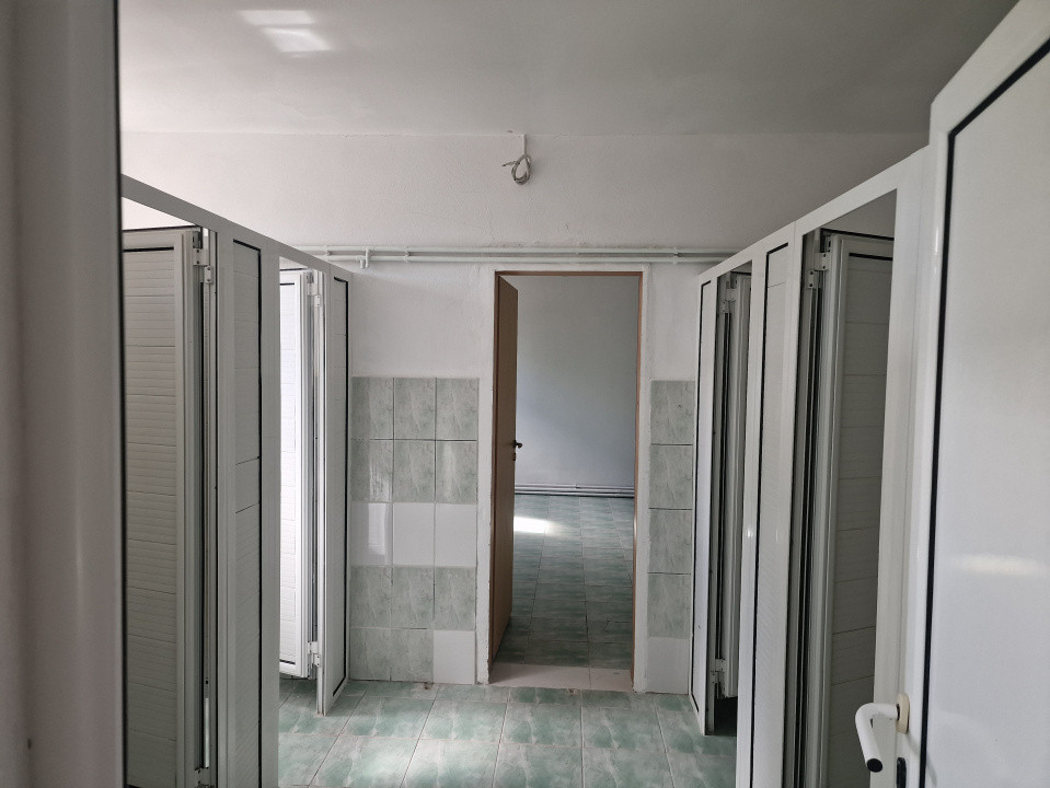 Spatiu comercial cu 16 incaperi - zona Mehala 11, foxfort.ro