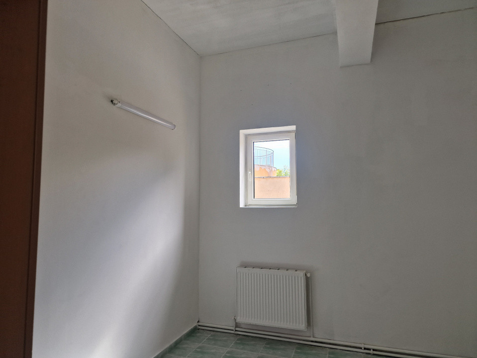 Spatiu comercial cu 16 incaperi - zona Mehala 13, foxfort.ro