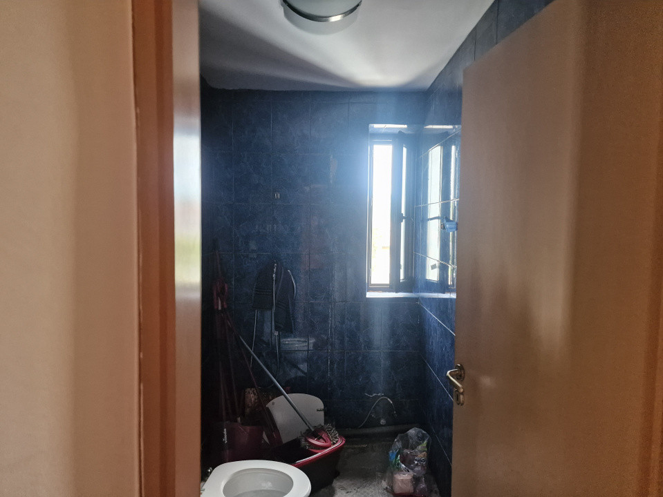 Spatiu comercial cu 16 incaperi - zona Mehala 18, foxfort.ro