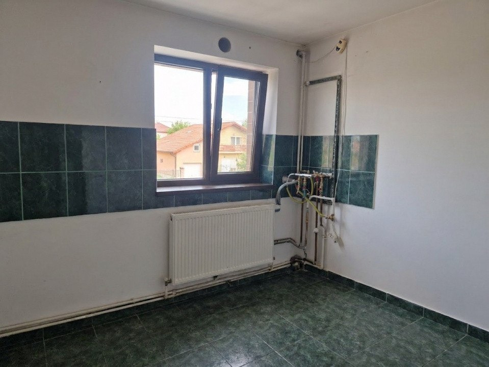 Spatiu comercial cu 16 incaperi - zona Mehala 21, foxfort.ro