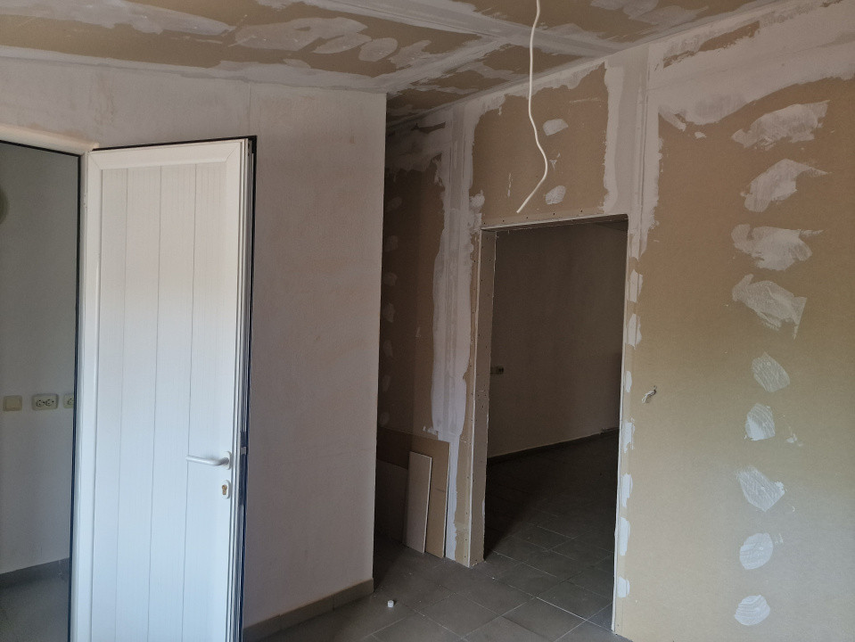 Spatiu comercial cu 16 incaperi - zona Mehala 23, foxfort.ro