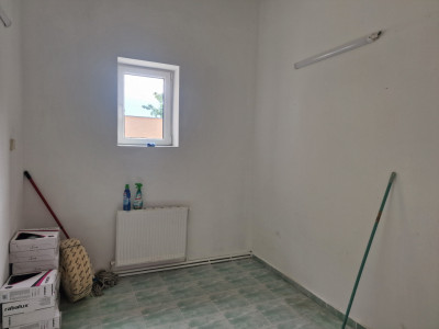Spatiu comercial cu 16 incaperi - zona Mehala imagine mica 9, foxfort.ro