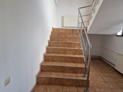 Spatiu comercial cu 16 incaperi - zona Mehala imagine mica 20, foxfort.ro