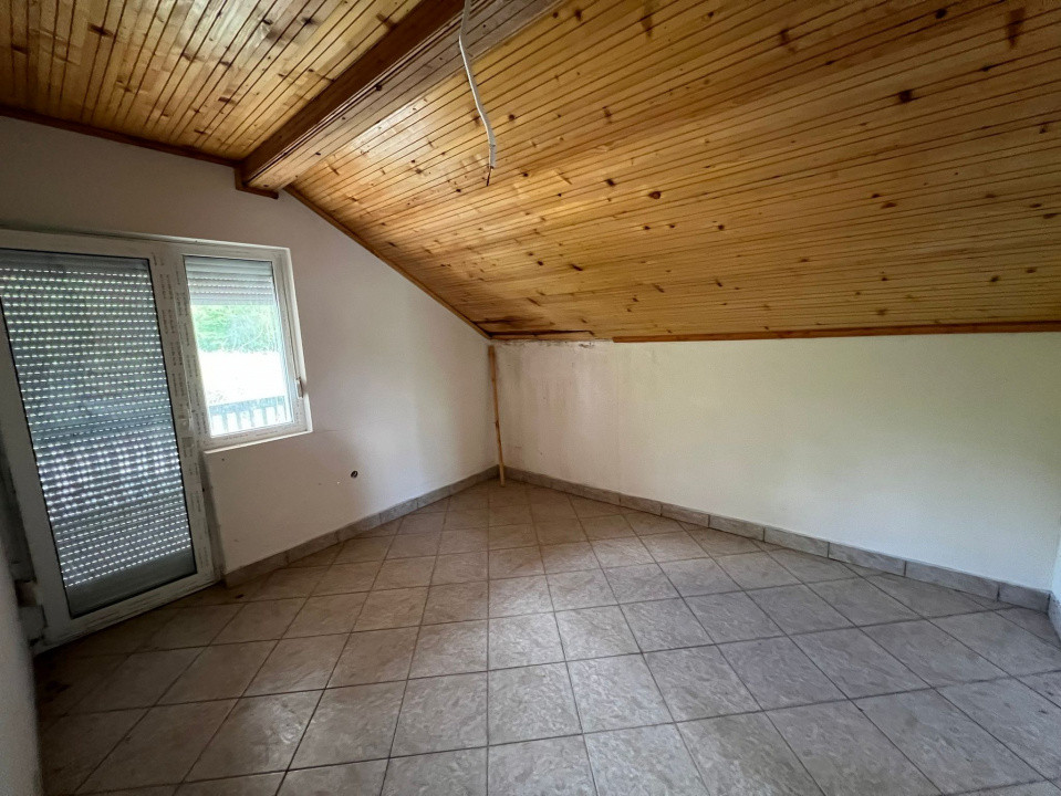 Casa de vanzare in sat de vacanta Groseni 10, foxfort.ro