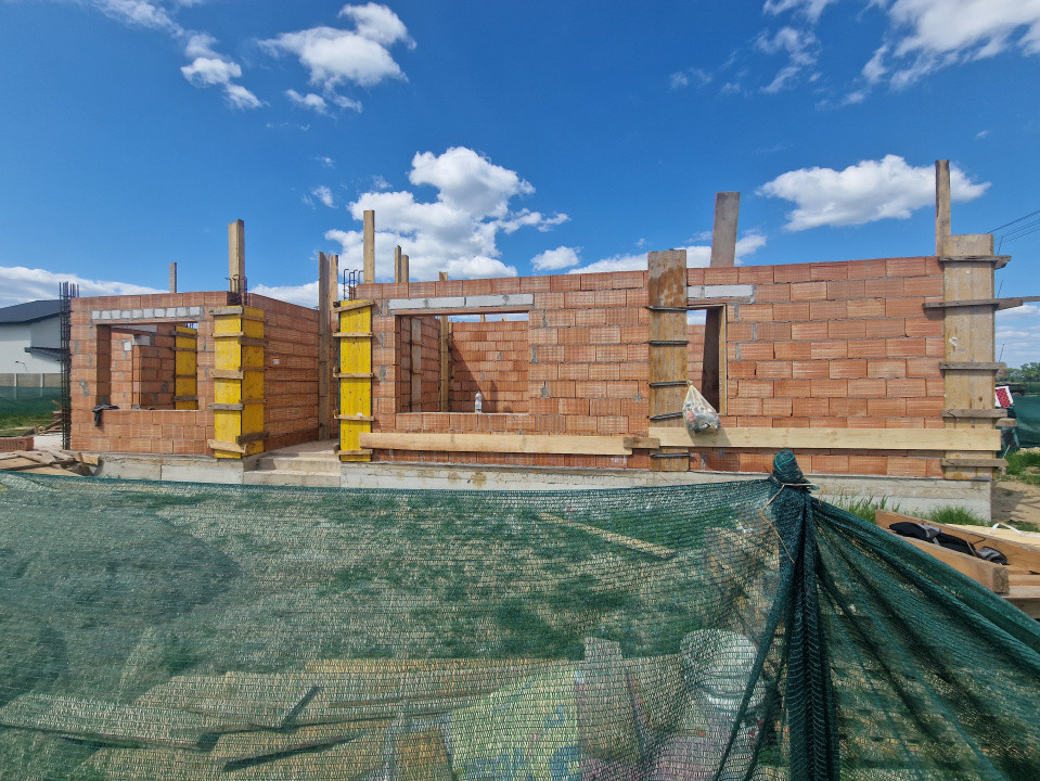 Duplex nou de vanzare cu 3 camere si teren de 300 mp, zona Bucovat 1, foxfort.ro
