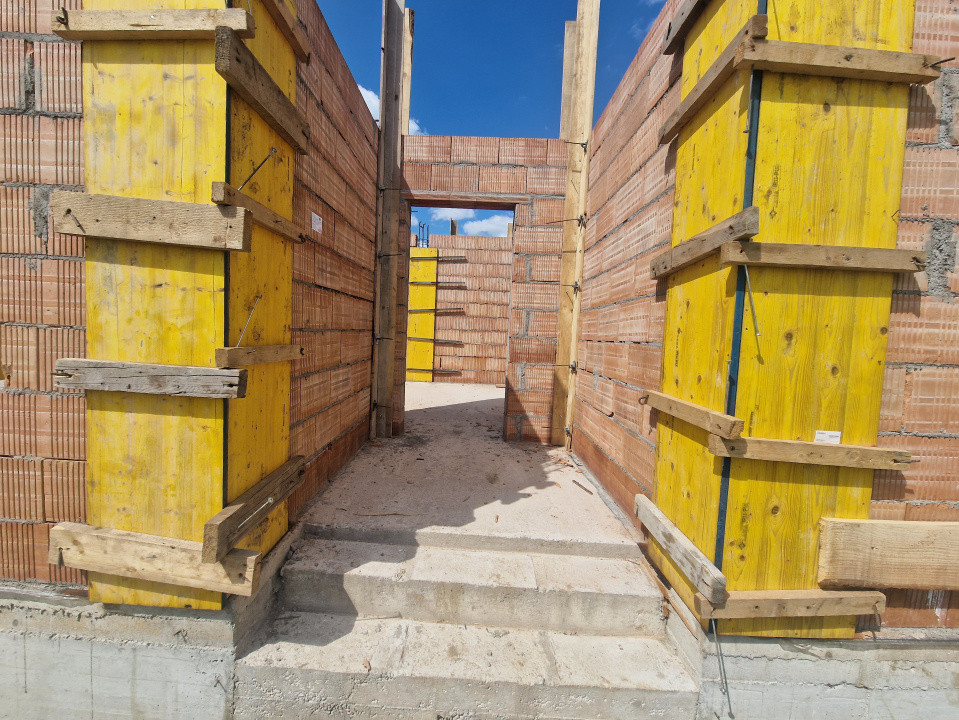 Duplex nou de vanzare cu 3 camere si teren de 300 mp, zona Bucovat 3, foxfort.ro