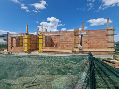 Duplex nou de vanzare cu 3 camere si teren de 300 mp, zona Bucovat
