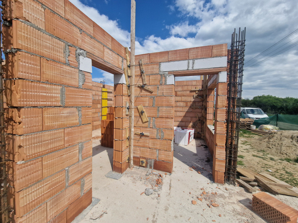 Duplex nou de vanzare cu 3 camere si teren de 300 mp - zona Bucovat 4, foxfort.ro