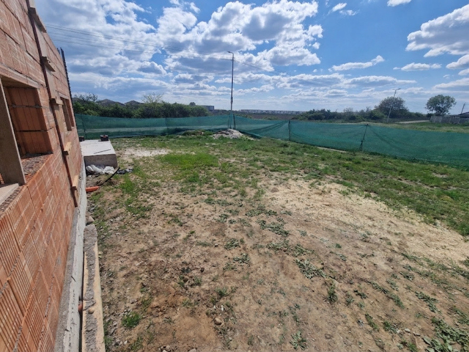 Duplex nou de vanzare cu 3 camere si teren de 300 mp - zona Bucovat 5, foxfort.ro