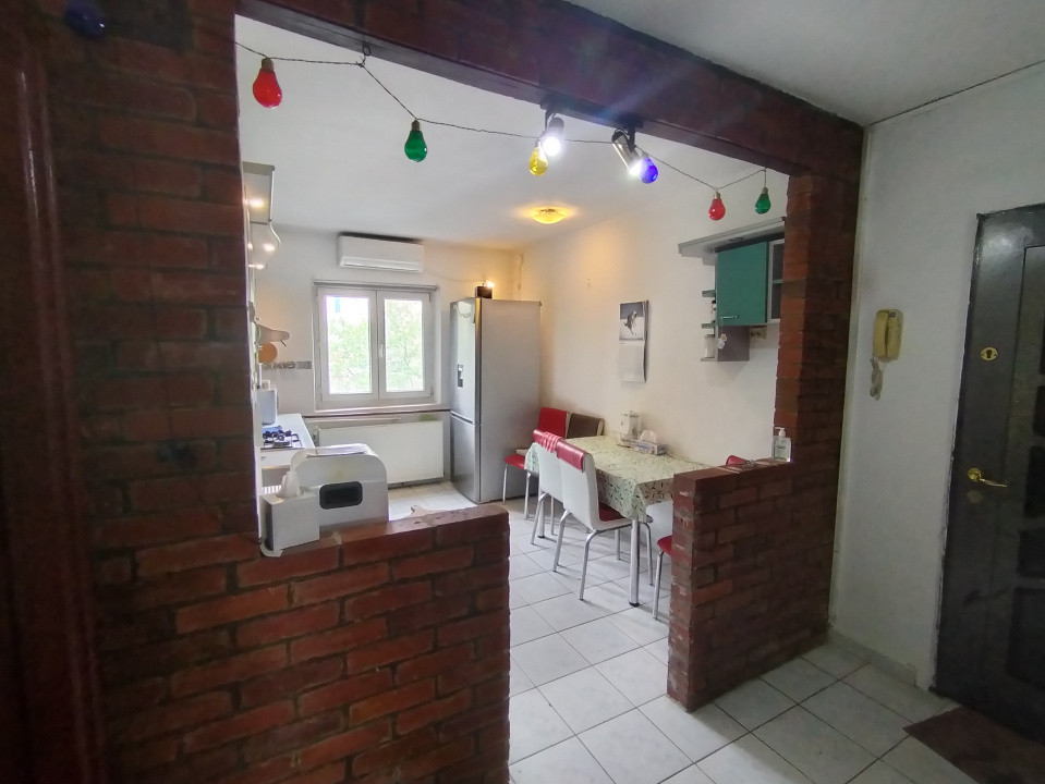 Apartament cu 3 camere de vanzare in zona Soarelui 4, foxfort.ro