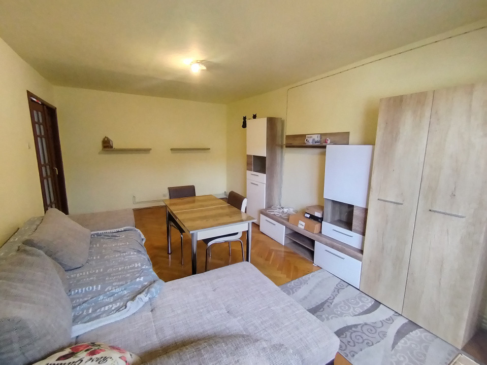 Apartament cu 3 camere de vanzare in zona Soarelui 6, foxfort.ro
