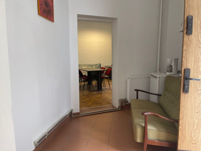 Birou de inchiriat ultracentral Arad – gata pentru activitate imagine mica 3, foxfort.ro