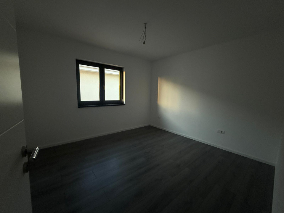 Duplex 5 camere 124 mp utili, despartit prin carport, Chisoda 10, foxfort.ro