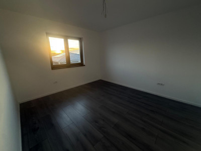 Duplex 5 camere 124 mp utili, despartit prin carport, Chisoda imagine mica 3, foxfort.ro