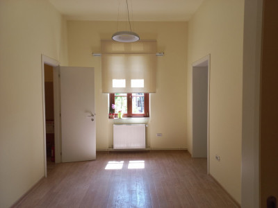 Apartament cu 3 camere de vanzare in zona | Take Ionescu | Cladire istorica