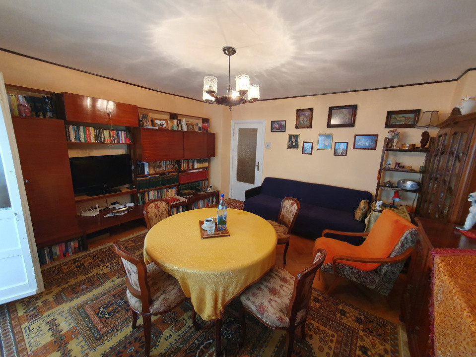 Apartament 3 camere, decomandat, etaj 1, zona Vladeasa  2, foxfort.ro