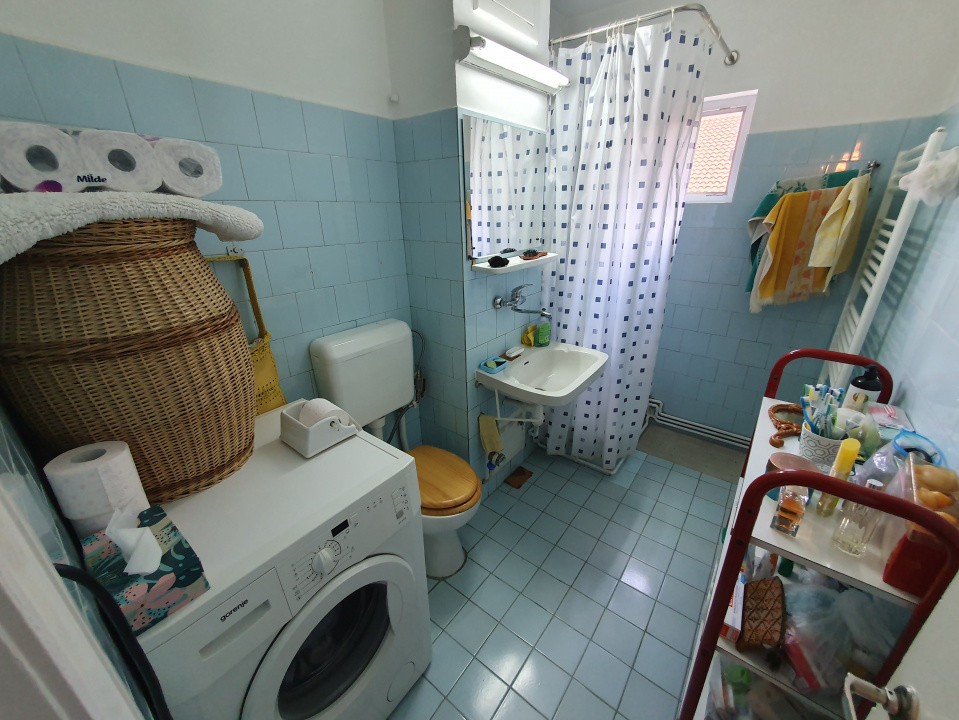 Apartament 3 camere, decomandat, etaj 1, zona Vladeasa  8, foxfort.ro