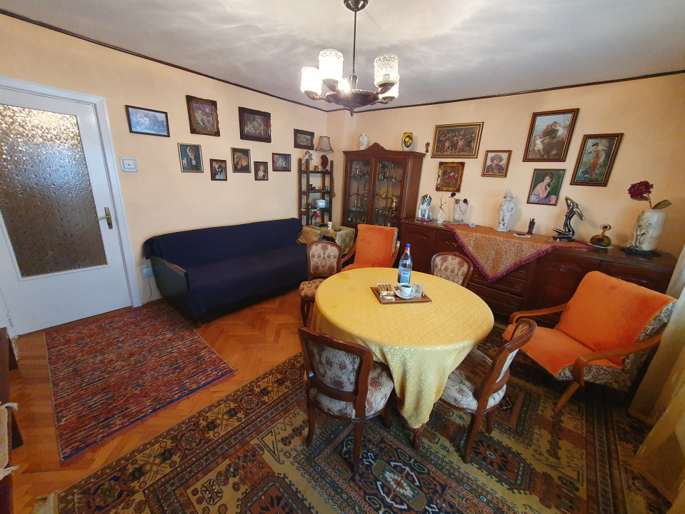 Apartament 3 camere, decomandat, etaj 1, zona Vladeasa  17, foxfort.ro