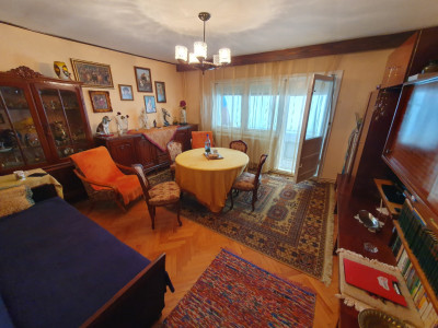 Apartament 3 camere, decomandat, etaj 1, zona Vladeasa 
