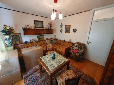 Apartament 3 camere, decomandat, etaj 1, zona Vladeasa  imagine mica 4, foxfort.ro