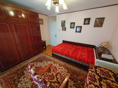 Apartament 3 camere, decomandat, etaj 1, zona Vladeasa  imagine mica 6, foxfort.ro