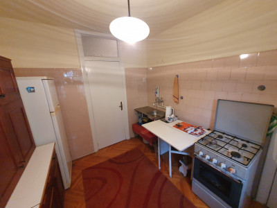 Apartament 3 camere, decomandat, etaj 1, zona Vladeasa  imagine mica 7, foxfort.ro
