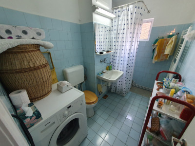 Apartament 3 camere, decomandat, etaj 1, zona Vladeasa  imagine mica 8, foxfort.ro
