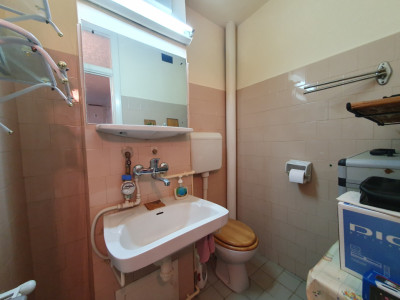 Apartament 3 camere, decomandat, etaj 1, zona Vladeasa  imagine mica 9, foxfort.ro