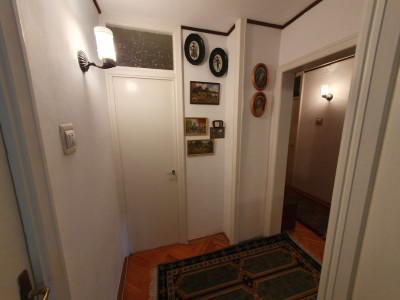 Apartament 3 camere, decomandat, etaj 1, zona Vladeasa  imagine mica 13, foxfort.ro