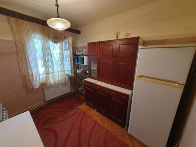 Apartament 3 camere, decomandat, etaj 1, zona Vladeasa  imagine mica 14, foxfort.ro