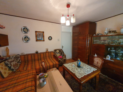 Apartament 3 camere, decomandat, etaj 1, zona Vladeasa  imagine mica 20, foxfort.ro