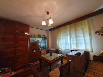 Apartament 3 camere, decomandat, etaj 1, zona Vladeasa  imagine mica 21, foxfort.ro