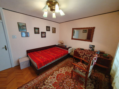 Apartament 3 camere, decomandat, etaj 1, zona Vladeasa  imagine mica 22, foxfort.ro