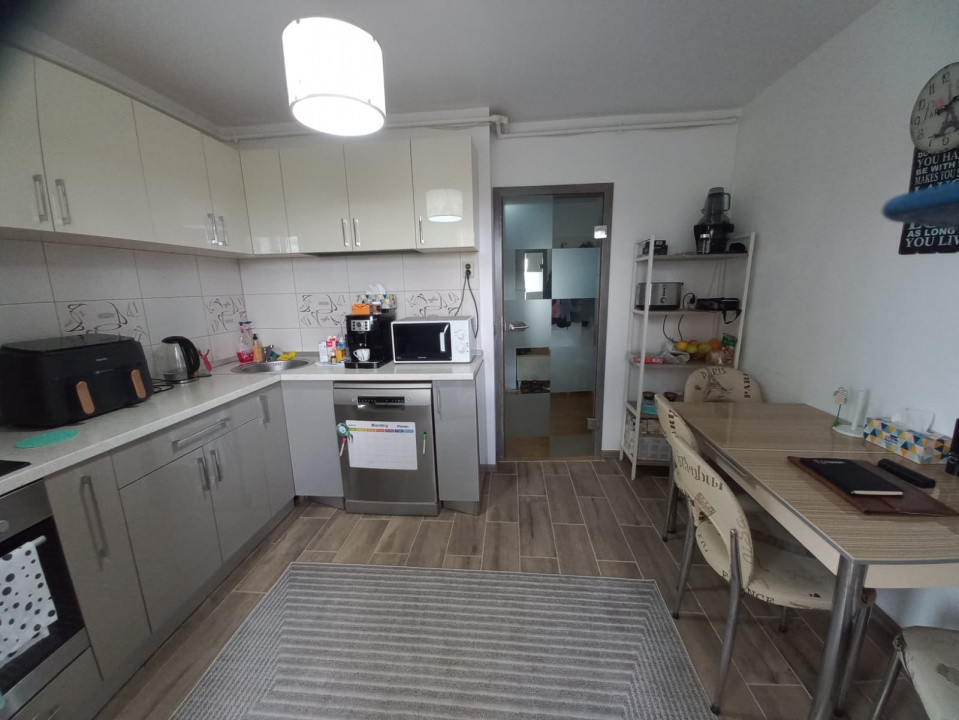 Apartament cu 3 camere de vanzare in zona Lipovei 5, foxfort.ro