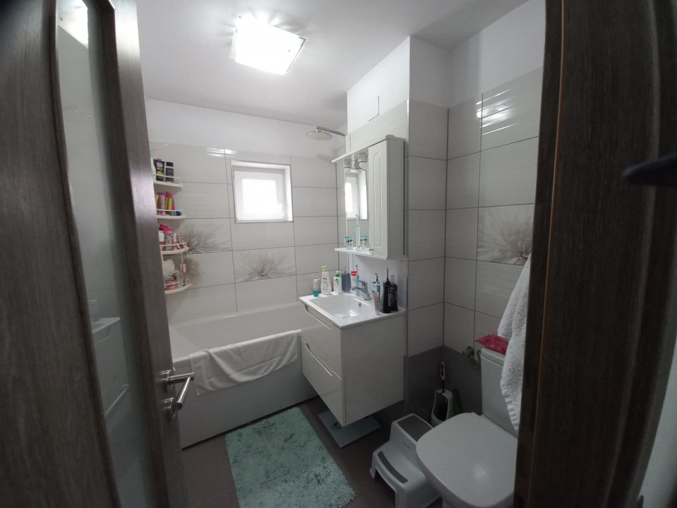 Apartament cu 3 camere de vanzare in zona Lipovei 7, foxfort.ro