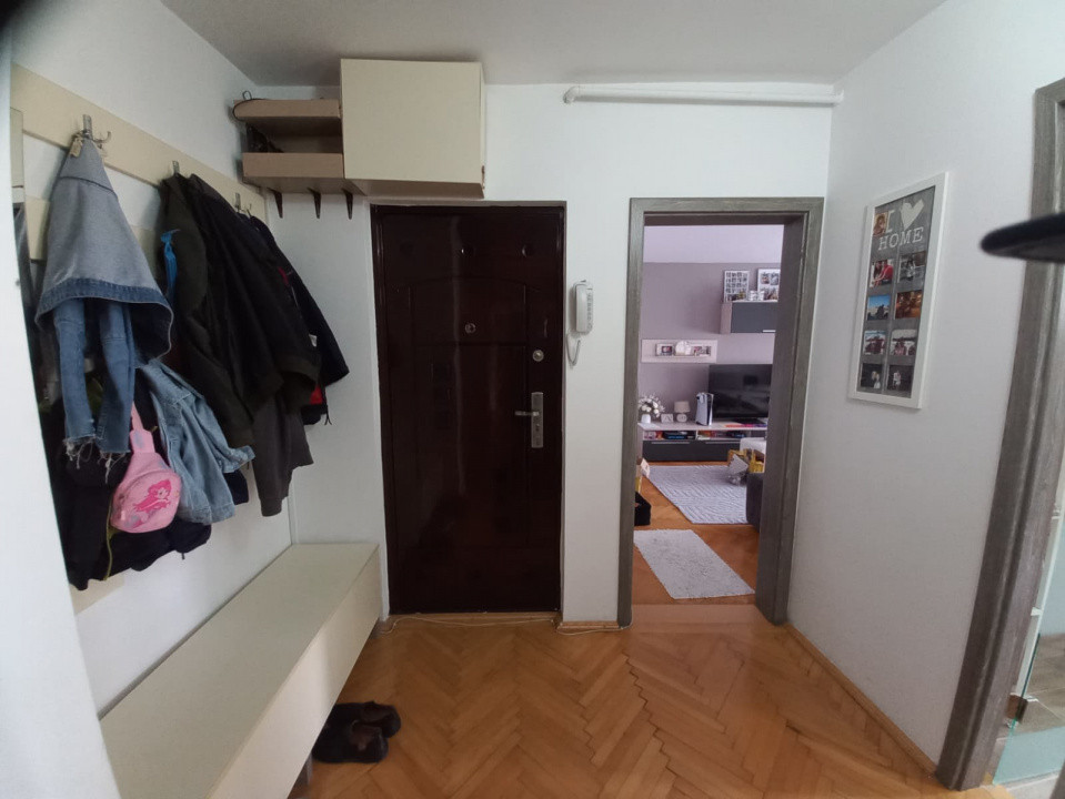 Apartament cu 3 camere de vanzare in zona Lipovei 10, foxfort.ro