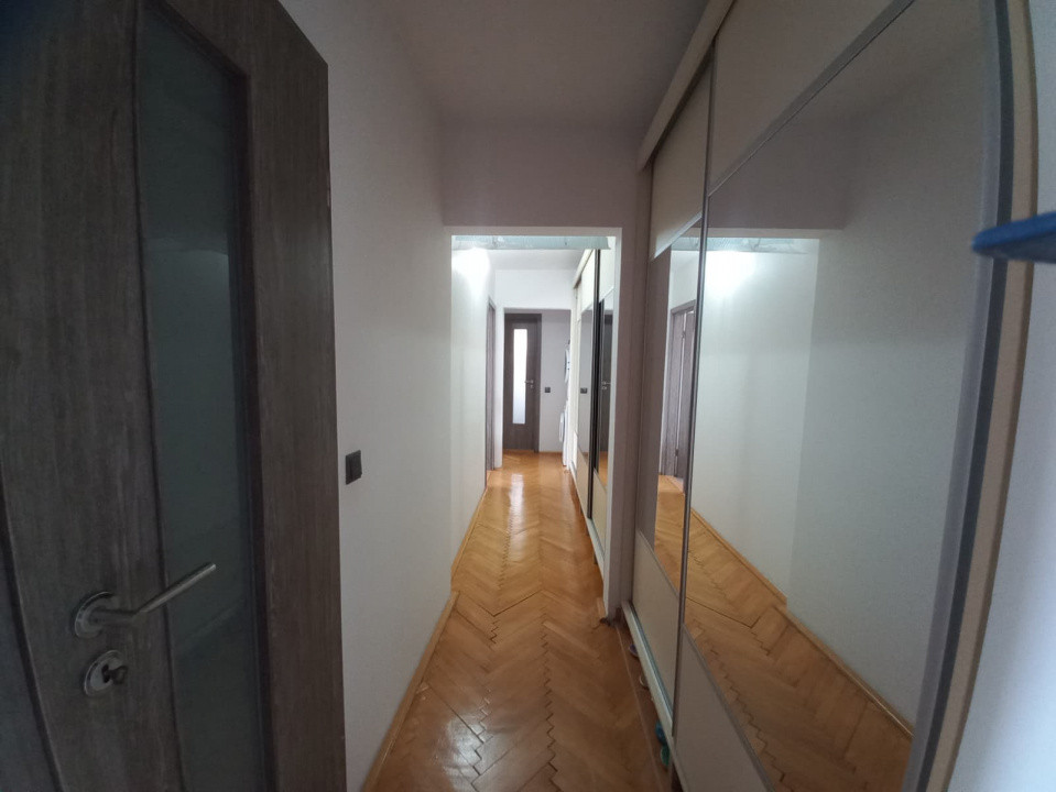 Apartament cu 3 camere de vanzare in zona Lipovei 11, foxfort.ro
