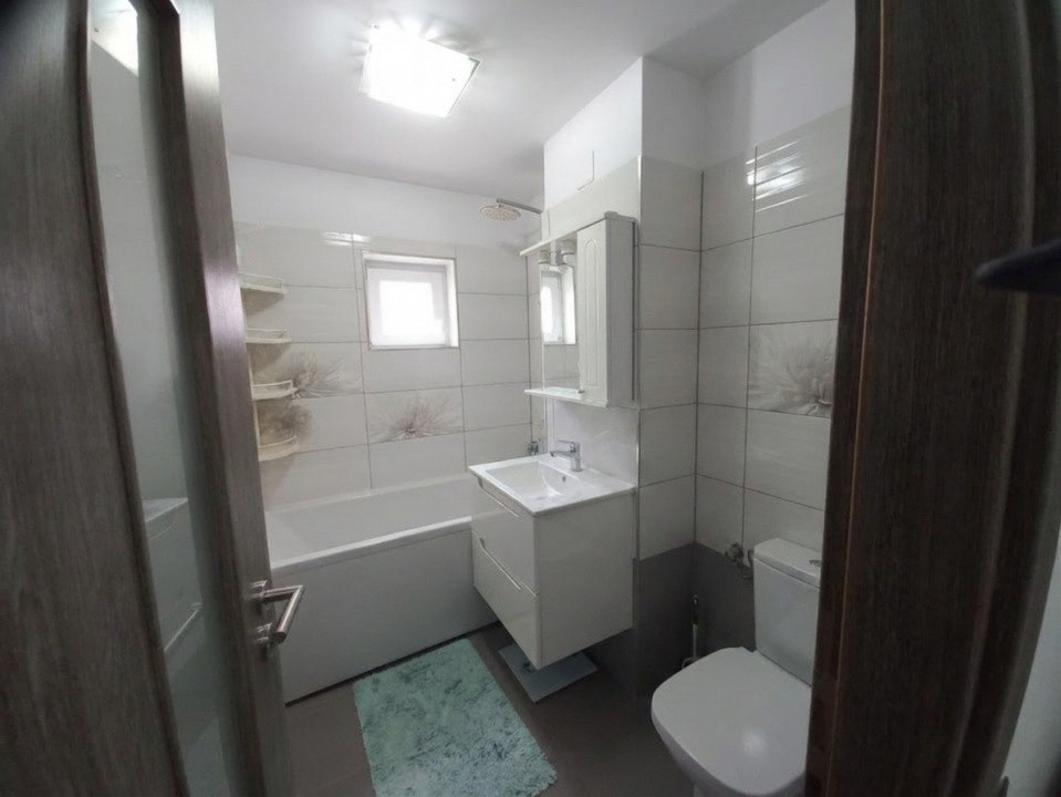 Apartament cu 3 camere de vanzare in zona Lipovei 7, foxfort.ro