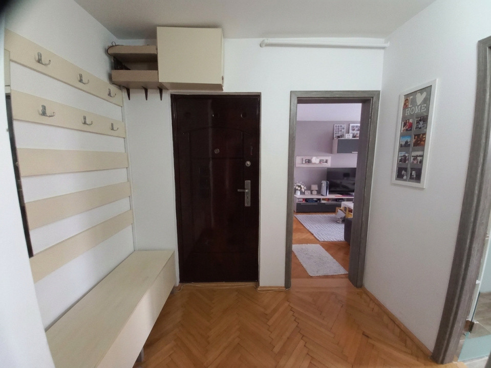 Apartament cu 3 camere de vanzare in zona Lipovei 1, foxfort.ro