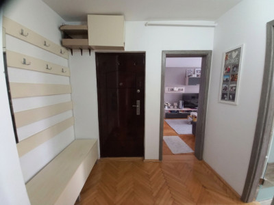 Apartament cu 3 camere de vanzare in zona Lipovei