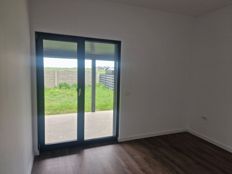Duplex de vanzare cu 3 camere - zona Mosnita Noua 5, foxfort.ro