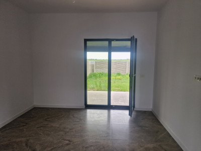Duplex de vanzare cu 3 camere - zona Mosnita Noua