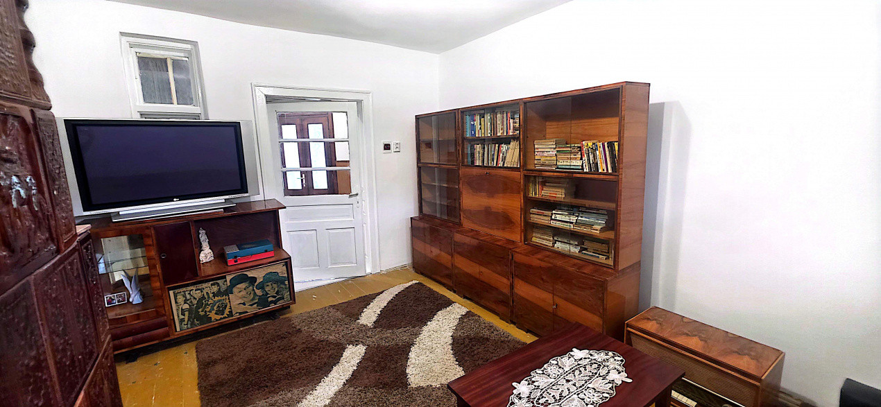 Casa individuala cu 5 camere de vanzare in localitatea Ineu 12, foxfort.ro