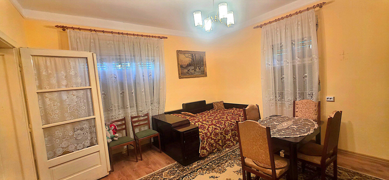 Casa individuala cu 5 camere de vanzare in localitatea Ineu 18, foxfort.ro