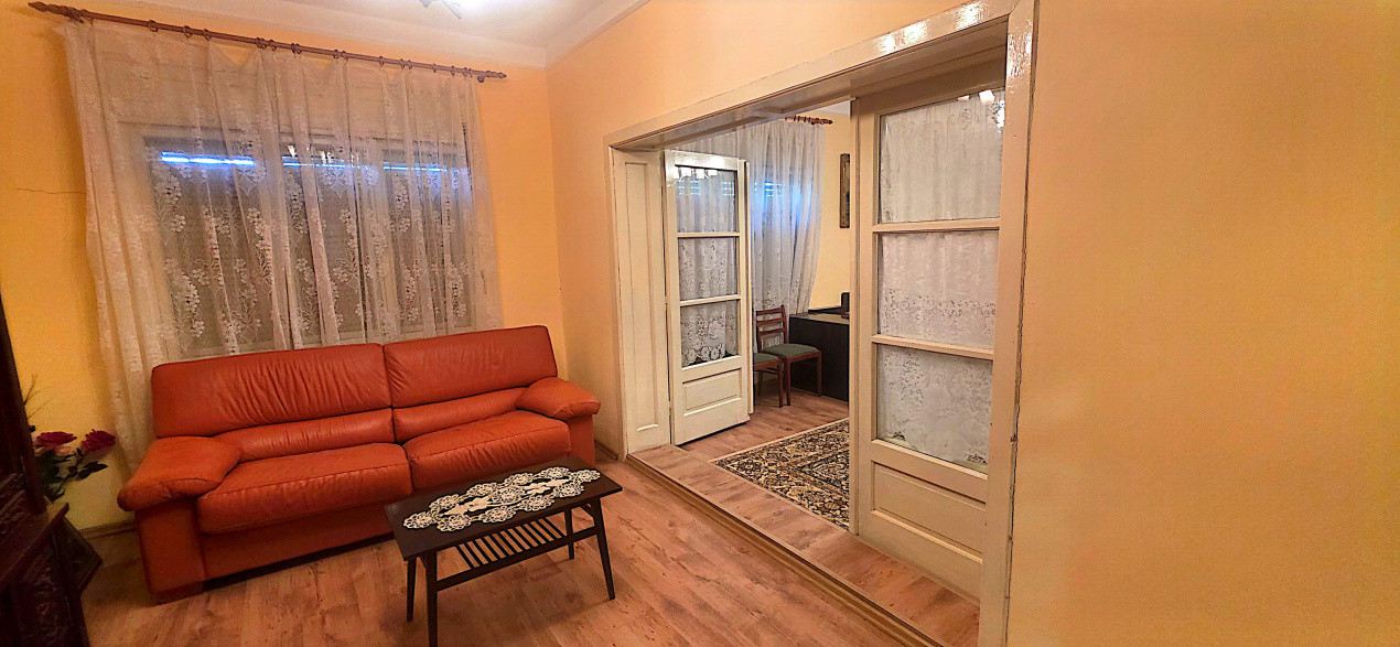Casa individuala cu 5 camere de vanzare in localitatea Ineu 20, foxfort.ro